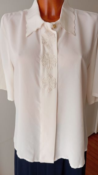 Blusa vintage beige con bordado
