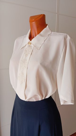 Blusa vintage beige con bordado
