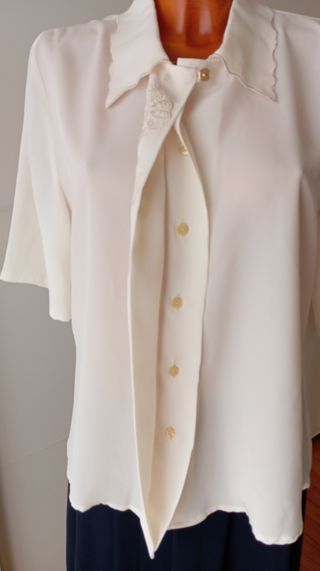 Blusa vintage beige con bordado
