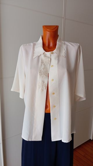 Blusa vintage beige con bordado
