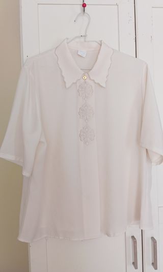 Blusa vintage beige con bordado
