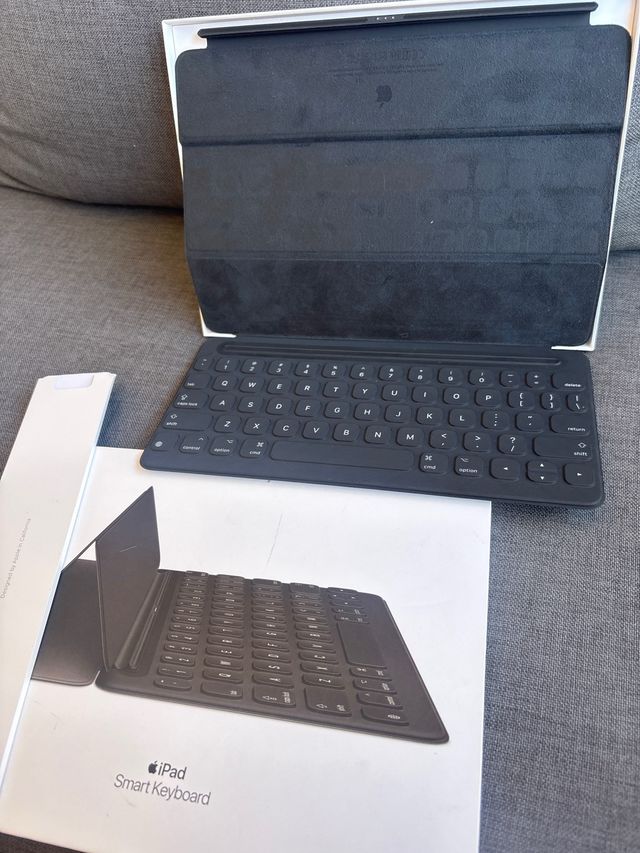Apple Smart Keyboard iPad