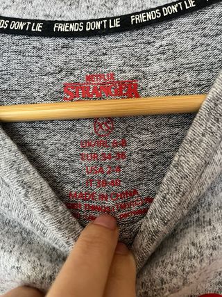 Sudadera Stranger Things niña gris