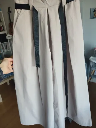 Pantalón tipo falda beige