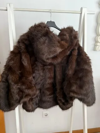 Chaqueta pelo sintético oversize marrón
