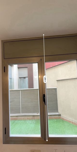 Ventana aluminio con persiana