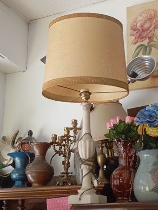 Lámpara de mesa de alabastro