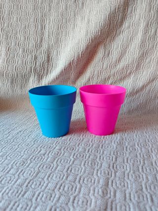 Pack 2 macetas pequeñas rosa y azul plástico nueva