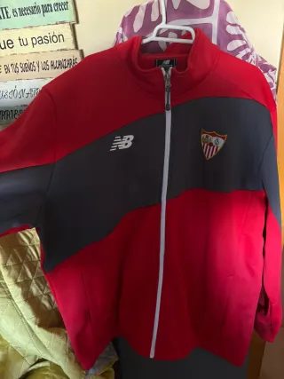 Chaqueta Sevilla FC New Balance Roja Talla Xl