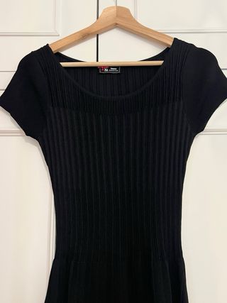 Vestido negro punto Sinéquanone