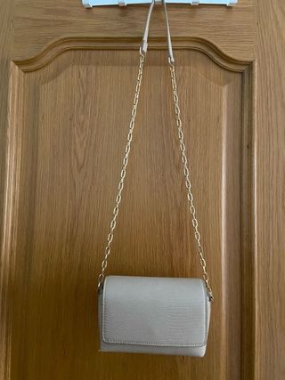 Bolso Solapa Cadena Beige