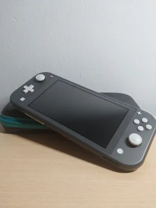 Nintendo Switch Lite grigia + custodia