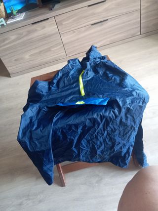 Chubasquero infantil Quechua 7/9 años 
123/140cm


