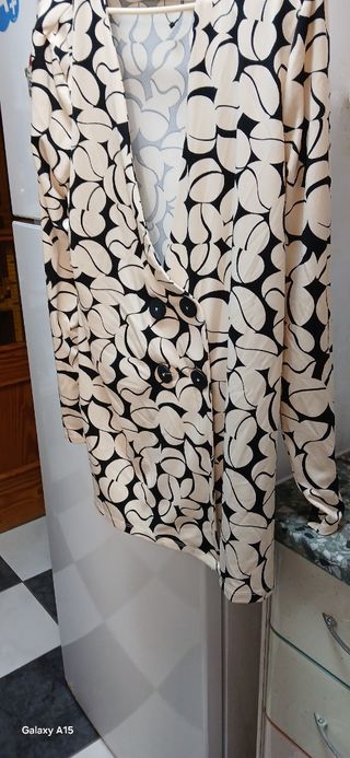 Blazer estampado beige y negro