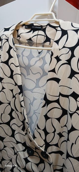Blazer estampado beige y negro