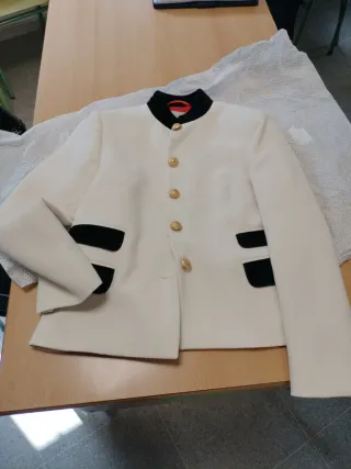 Chaqueta de atelier blanca y negra