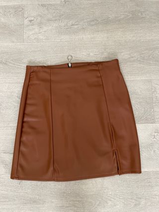 Falda marrón efecto piel