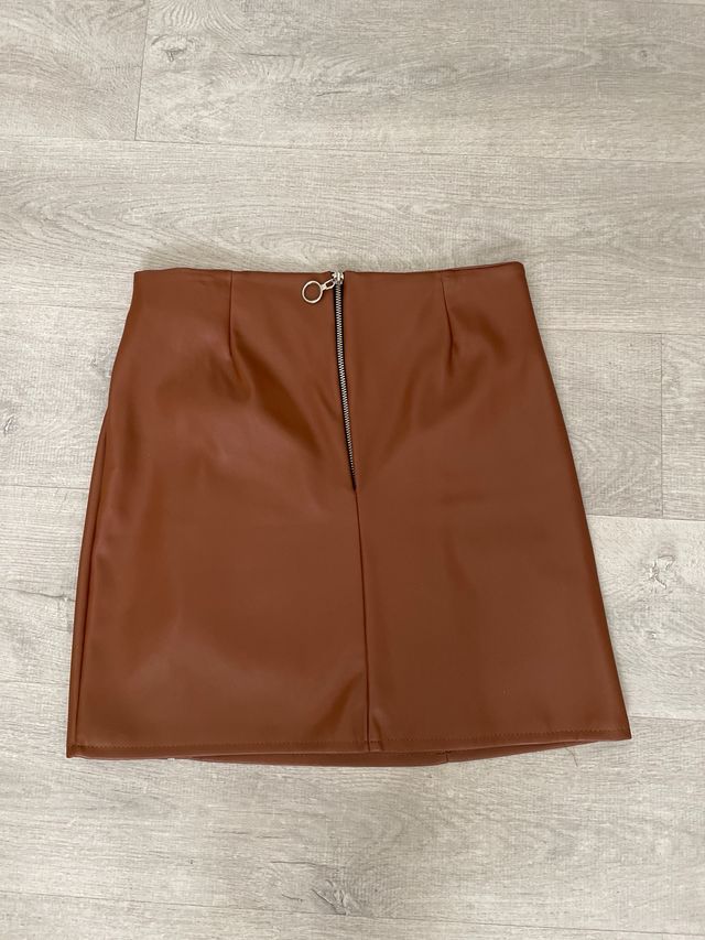Falda marrón efecto piel