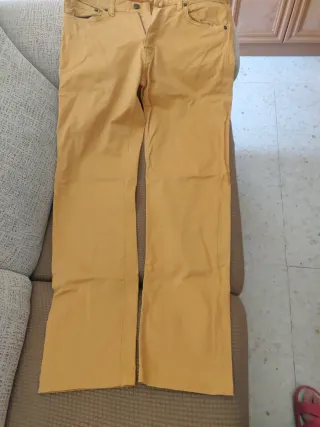 Pantalón vaquero amarillo