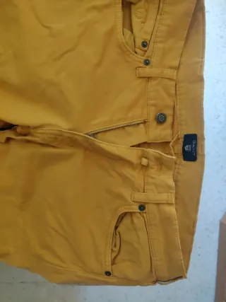 Pantalón vaquero amarillo