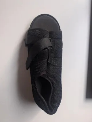 Zapato postoperatorio negro