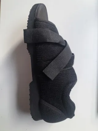 Zapato postoperatorio negro