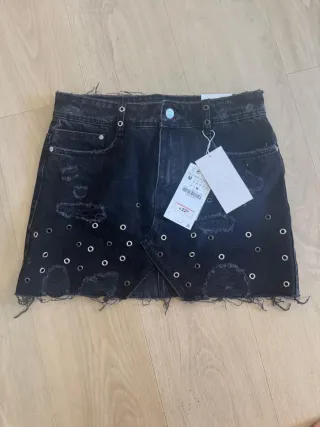 Falda vaquera negra Zara Talla M
TRF denim wear