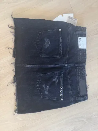 Falda vaquera negra Zara Talla M
TRF denim wear