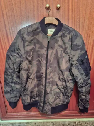 Cazadora Pull&Bear Camuflaje Talla M