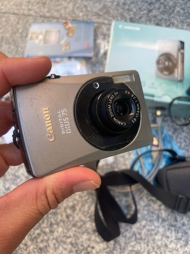 Cámara canon digital Ixus 75