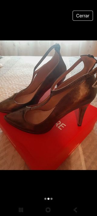 Zapatos de fiesta Mariamare dorados y plateados
