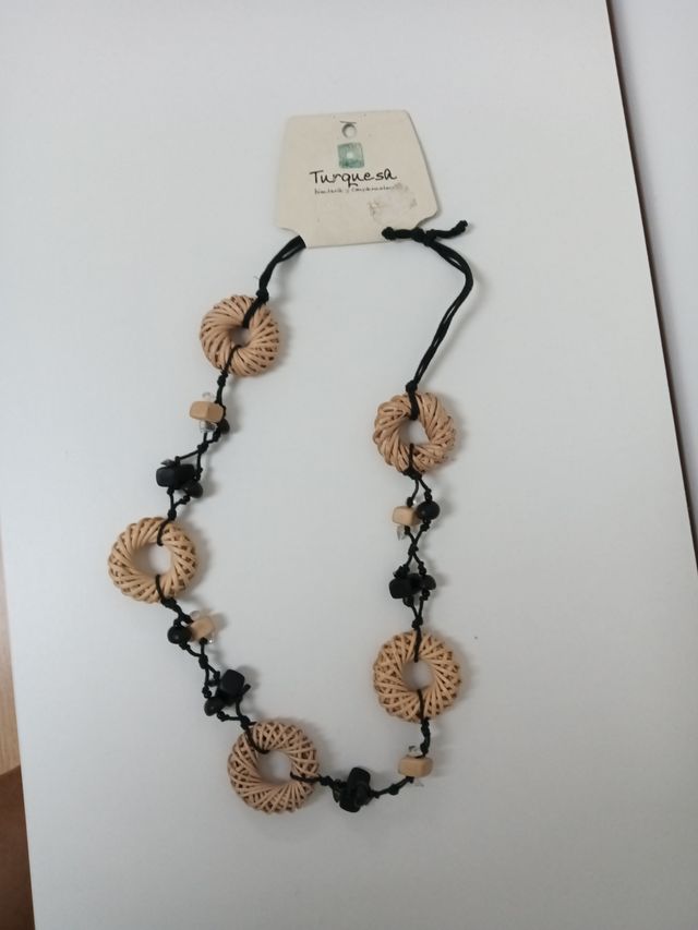 Collar Turquesa artesanal beige y negro