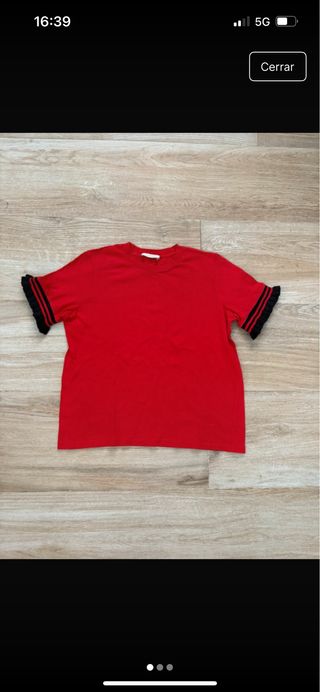 Camiseta Zara roja con volantes
