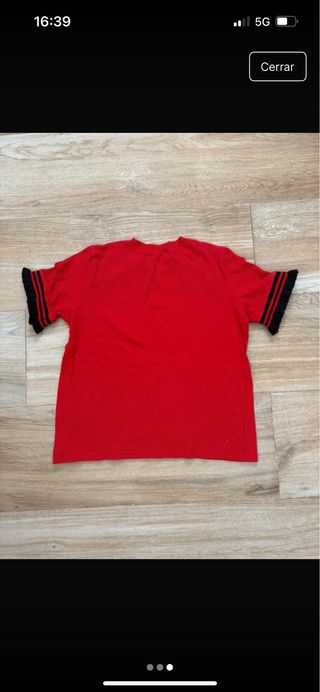 Camiseta Zara roja con volantes