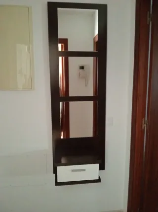 Recibidor de madera con cajón