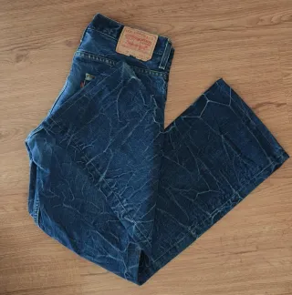 Pantalón Levi's 507 -W31 L32.
Largo: 102 cm