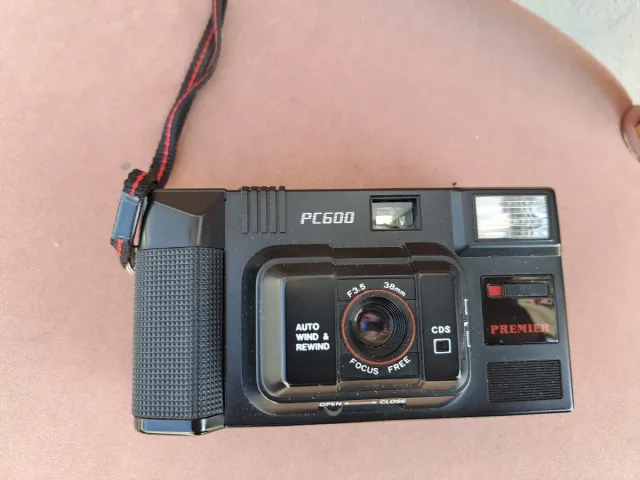 Cámara Analógica Premier PC600