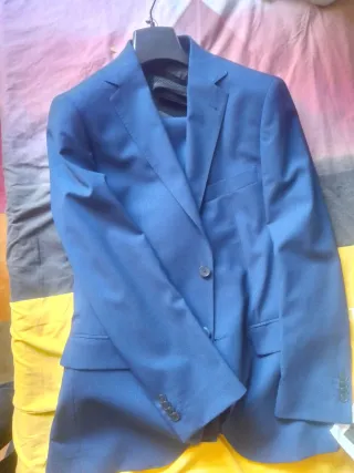 Traje de caballero azul