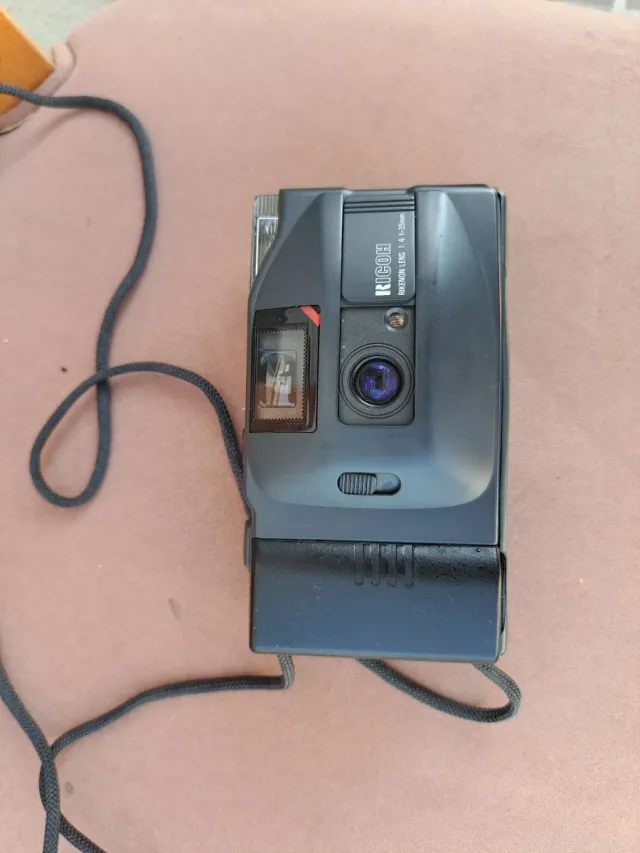 Cámara Ricoh Rikenon 1:4 f=35mm