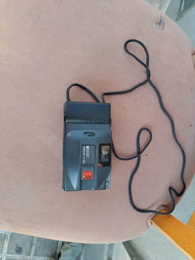 Cámara Ricoh Rikenon 1:4 f=35mm