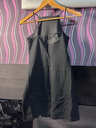 Vestido corto negro Stradivarius