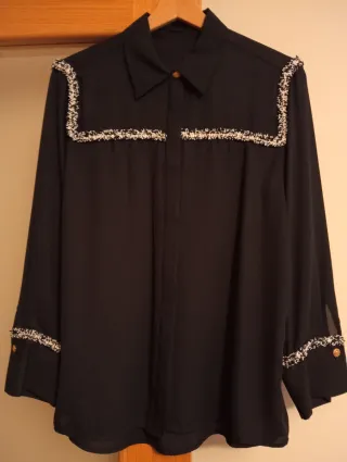 Camisa Zara negra con detalles
