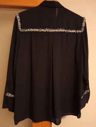 Camisa Zara negra con detalles