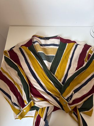 Blusa Zara cruzada rayas talla XS