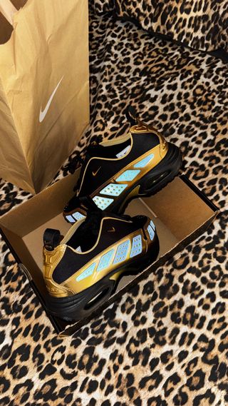 Nike Air Max Sunder Negro y Dorado