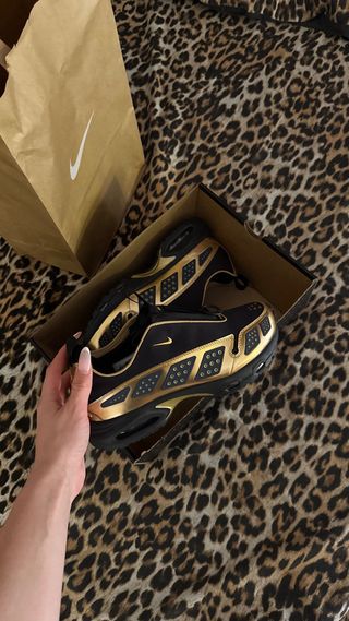 Nike Air Max Sunder Negro y Dorado