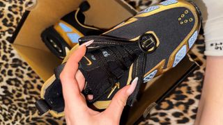 Nike Air Max Sunder Negro y Dorado