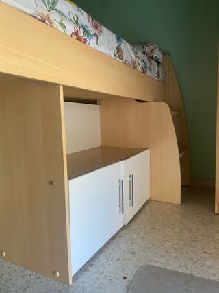 Litera con almacenamiento integrado