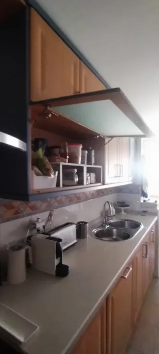 Muebles de cocina con encimera, fregadero, placa..