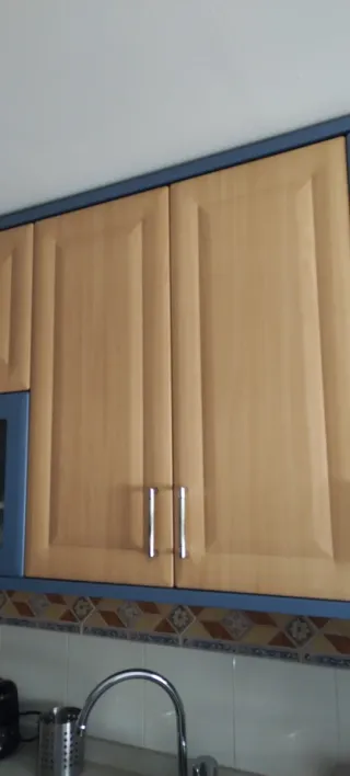 Muebles de cocina con encimera, fregadero, placa..